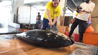 Sharp knife! Smooth cutting skills for bluefin tuna流暢快速且令人驚嘆的黑鮪魚切割秀