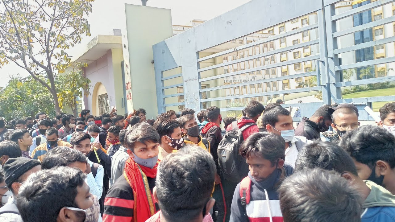 AKU Patna , 18 Feb protest Live