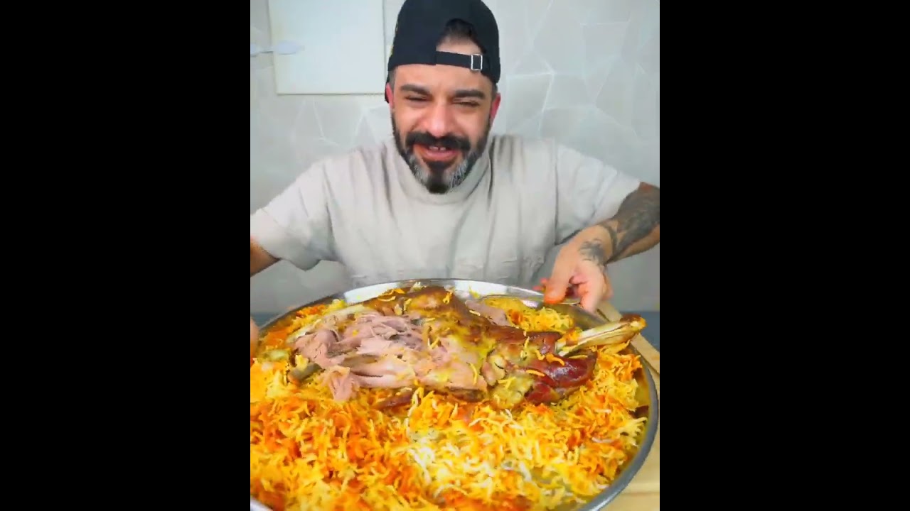 تجربتي للحنيذ اليمني بكتف خروف وبالطريقة اليمنية الأصلية وردة فعلى على طعمه اللذيذTrying traditional