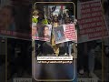 ناشطون بريطانين يتظاهروا تضامناً مع الاسري الفلسطينيين في مدينة ليدز