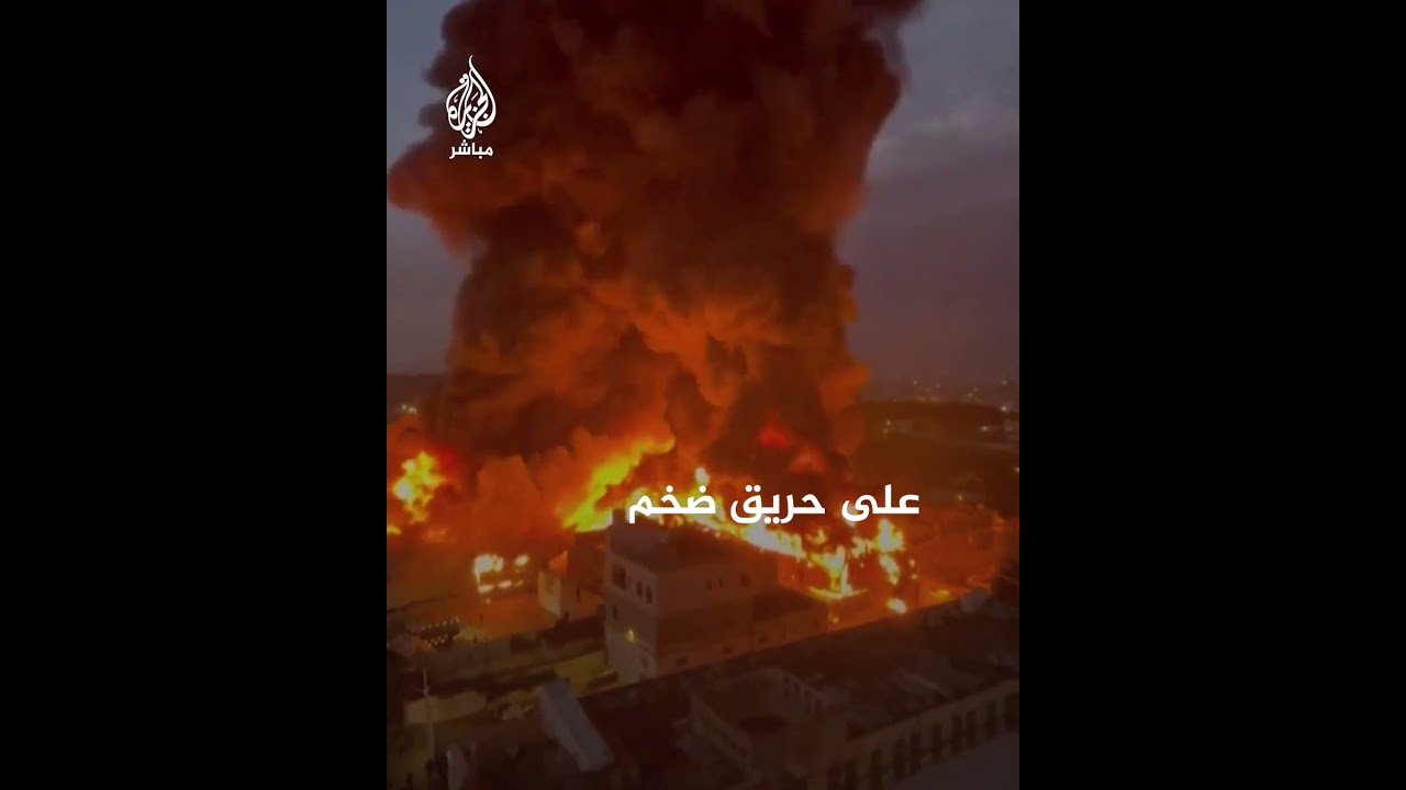 حريق ضخم في مصنع للمواد البلاستيكية بالخليل في الضفة الغربية