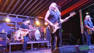 Video thumbnail of "The Kentucky Headhunters -- Walk Softly on this Heart of Mine"
