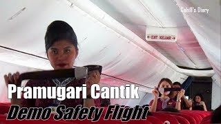 Download Lagu Peragaan Keselamatan Penerbangan Pramugari Lion Air | Safety Flight Attendant Demonstration MP3
