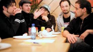 Donots - Track by Track: Parade Of One (Track 11 von &#39;The Long Way Home&#39;)