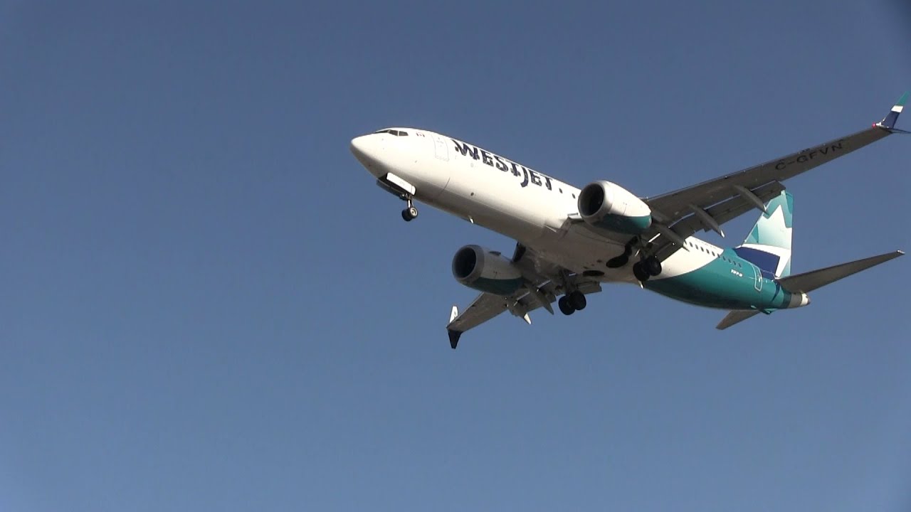 Boeing 737 MAX 8 Westjet Airlines C-GFVN From Orlando Fly Over In Toronto