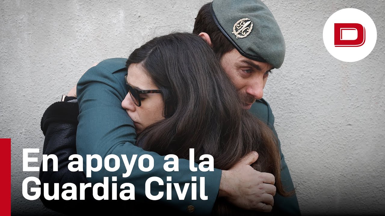 La larga ovación por los guardias civiles asesinados en Barbate