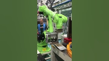 loading and unloading robot
