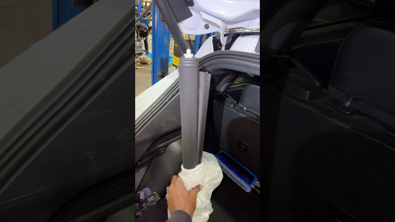 Шторка люка Ford Escape снова вышла из строя! 