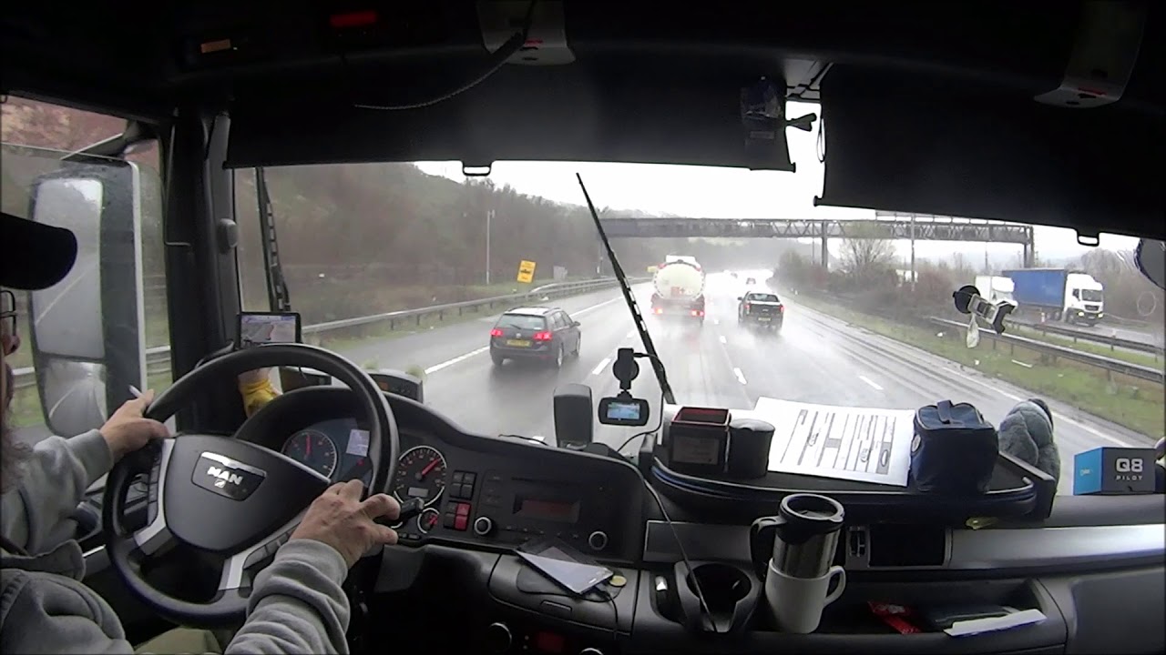 Deštivou Anglií do přístavu