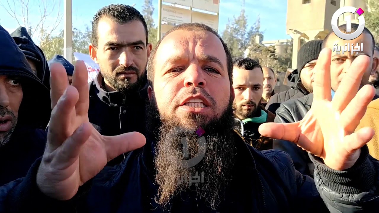 احتجاج عمال مصنع الإسمنت في  عين التوتة بـباتنة