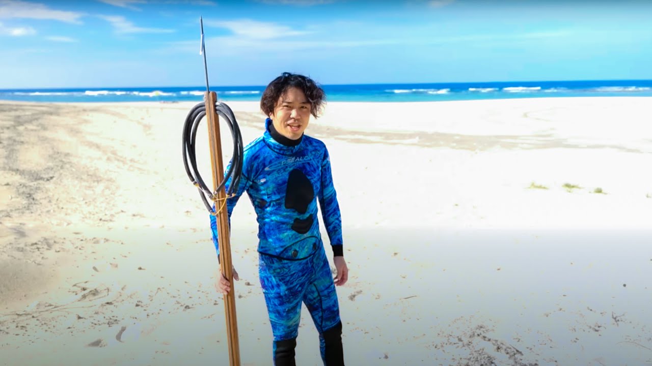 Вот как рыбак-фридайвер разбивает лагерь в одиночку!