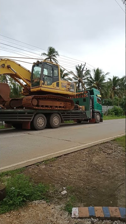 Ada Excavator lewat depan rumah temen-temen#shorts