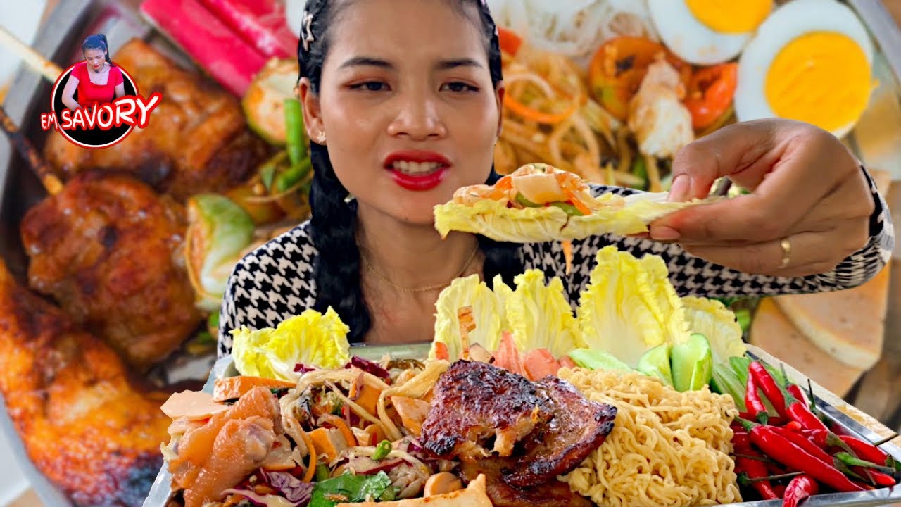 Amazing Spicy papaya salad បុកល្ហុង Eating Show [Em Savory Cooking