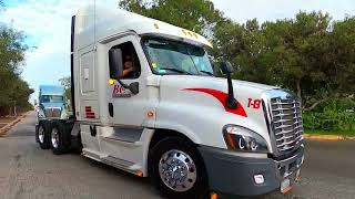 Verdaderos camiones diesel. Desfile del Trailero en Tijuana Mexico | Trokas Baja California