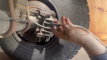 De BESTE manier om REMMEN TE ONTLUCHTEN! (met een vloeistofextractor)