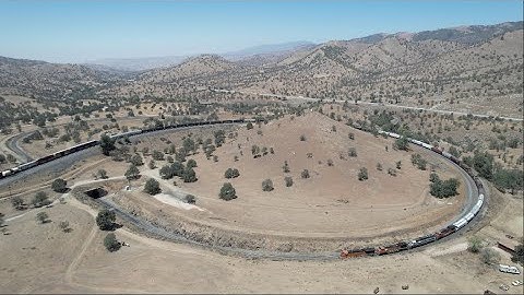 4K: TEHAHCAPI LOOP ARIAL DRONE ACTION