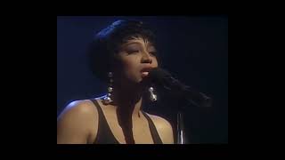 It's Showtime at the Apollo - Lisa Fisher "How Can I Ease the Pain" (1991)