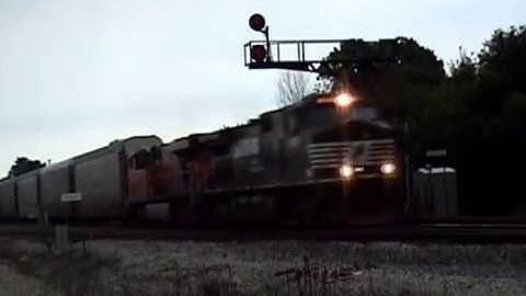 NS C40-9W under ATSF SIGNAL Bridge!