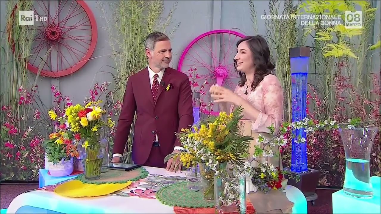 🌼Mimosa e trucchi per la conservazione dei fiori recisi - Lucia Cuffaro e Beppe Convertini - Rai 1