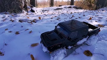 Axial Scx10iii first snow run and first time testing the new hobbywing fusion 1800kv system