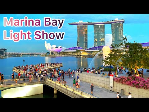 Marina Bay Light Show || Walk around Marina Bay Sands || Tuoi Singapore