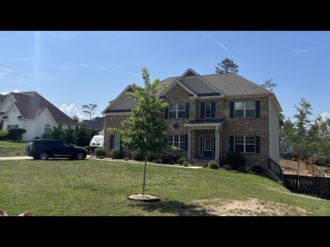 Parents arrested after child escapes home, tells neighbor he's starving