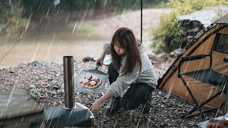 Camping in the heavy rain alone , I made a woodfired pizza, got a very good rest | rain sound asmr