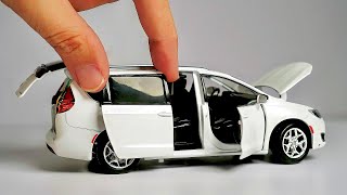 Unboxing of Chrysler Pacifica MPV Diecast Model Minivan