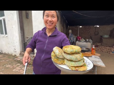 清香做懒人韭菜盒，白雪开车回家解解馋，捎回来猪头肉是老白最爱