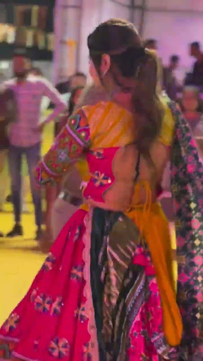 Maro chand garbe ramta me joyo re lol #gujaratigarba #garba #garbalover #garbadance #gujjugarba