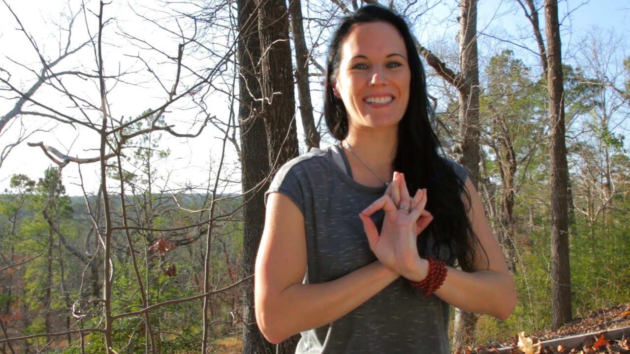 Абхая Хридая | Преимущества и практика мудры «Бесстрашное сердце» в йоге