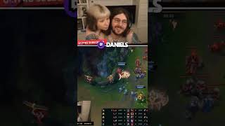 Minha Namorada Isando Jogadores De Lol