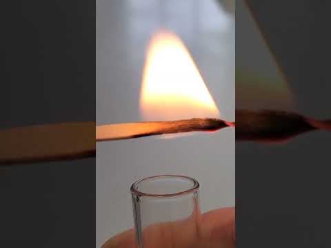 التحليل الكهربائي لمحلول كلوريد الصوديوم المحلول الملحي تجربة