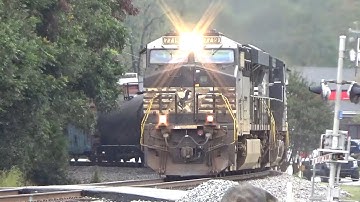 NS 7719 Leads 366 Through Locust Grove, GA In The Drizzling Rain