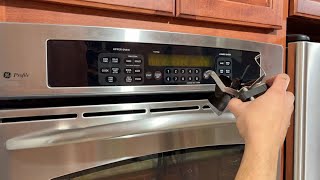 Hoe vervang je de afzuigventilator van een GE inbouwoven - Vervanging van de afzuigventilator van...