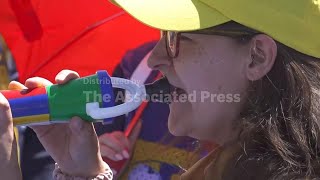 Thousands of teachers and educators protest in Bucharest over new salary laws