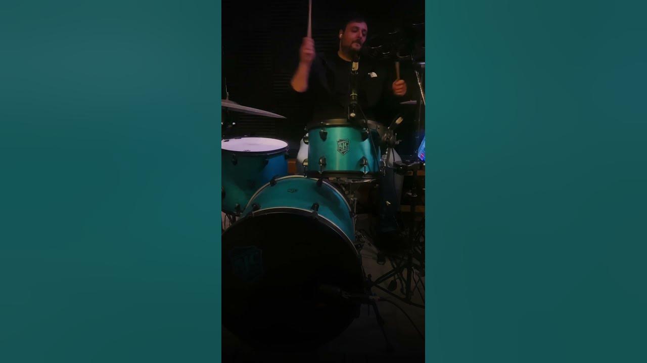 Finley + Mondo Marcio Dentro la scatola drums punkrock shorts YouTube