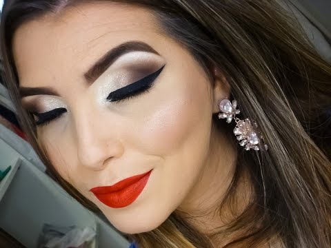 Como Fazer Make De Formatura Passo A Passo  Maquiagem formatura, Maquiagem  de olho escuro, Maquiagem para olhos azuis