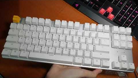 Unboxing my first hot swappable keyboard | Glorious GMMK TKL: White Ice Edition