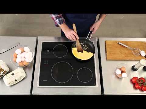 Video: Hvordan Man Laver En Omelet Til Ruller