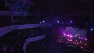 Video thumbnail of "Amy Winehouse - Valerie - Live At Shepherds Bush Empire - 720p HD"