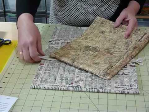 how-to-make-a-flat-bag-with-a-zipper-closure---quilting-tips-&-techniques-091