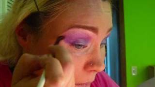 fall-winter 2010-2011 makeup trend: purple eyes tutorial
