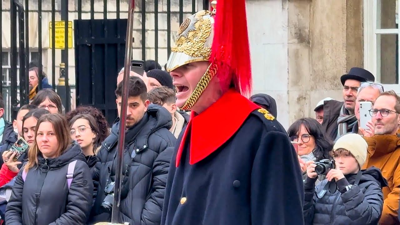 King’s Guards 4PM Parade in London 🇬🇧 | Epic Royal Ceremony & Precision Marching!