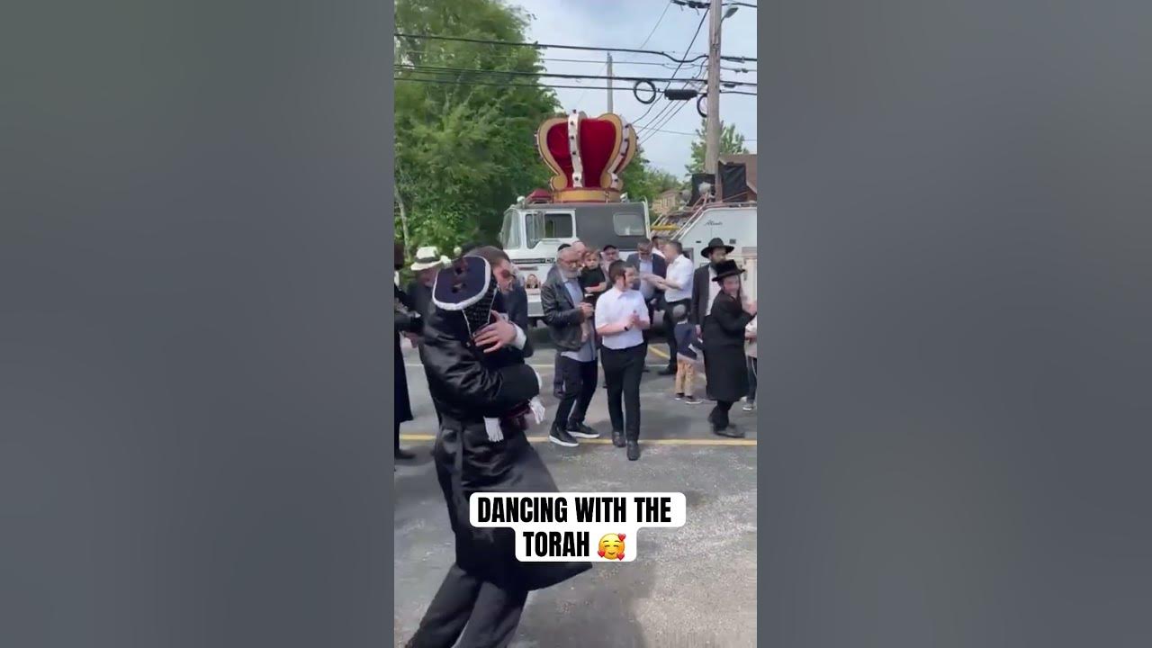 DANCING WITH THE TORAH 🥰#torah #shabbat #shalom