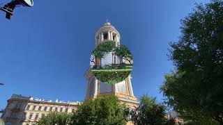 Чудесный сад во дворе Владимирского собора в Петербурге