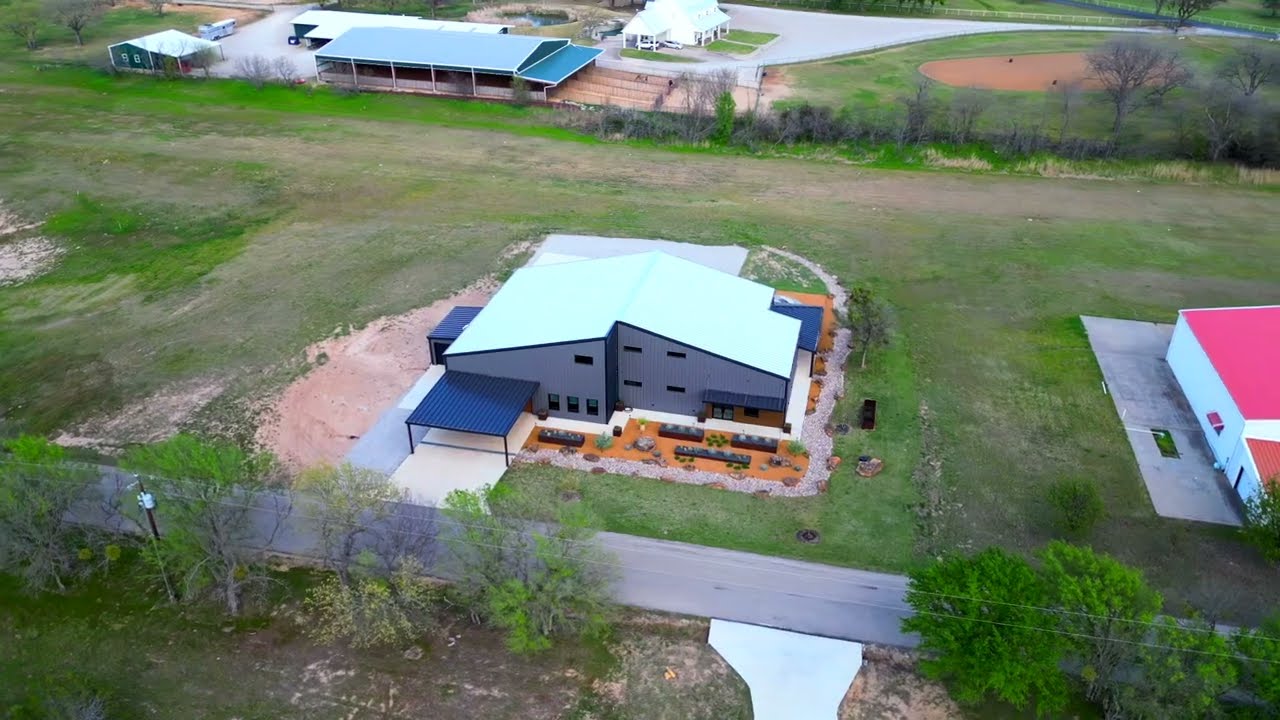 Luxury Hangar Home FOR SALE | Eagle Airpark TA51 | Brock Texas | www.airspacetexas.com