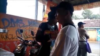 Download Lagu Pengamen Nyanyiin lagu Koesplus Keren Banget........ MP3 Download Lagu Pengamen Nyanyiin lagu Koesplus Keren Banget........ MP3
