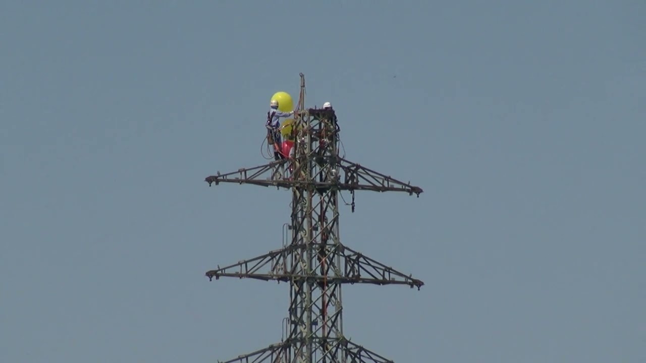 鉄塔が飛ぶ 高圧送電線 西武沼袋線 鉄塔・電線の撤去作業（2022年5月） - YouTube