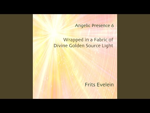 在 YouTube 上观看 Pulsing of Light Particles integrating golden light deep into your cells
